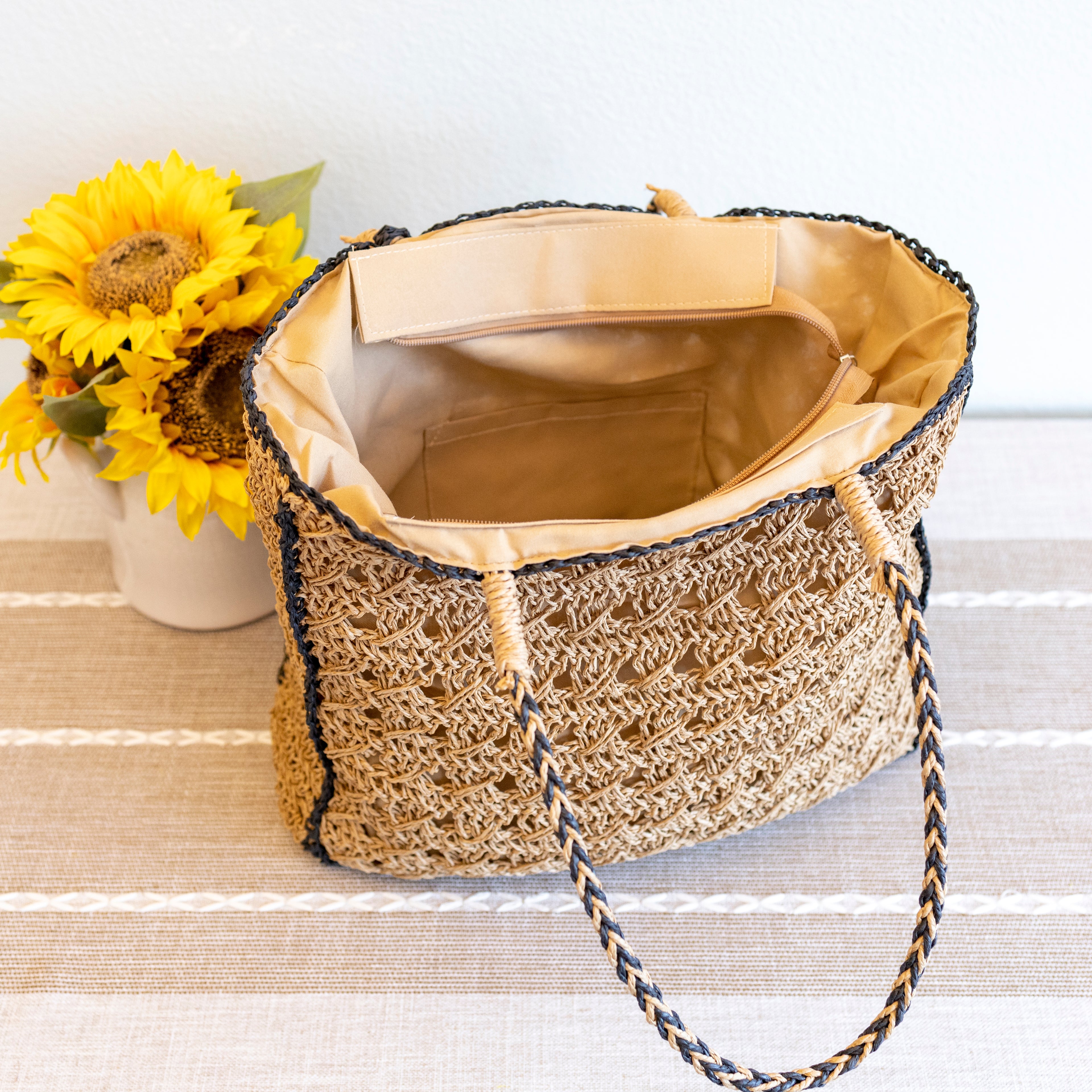 Straw Woven Shoulder Bag with Tassel