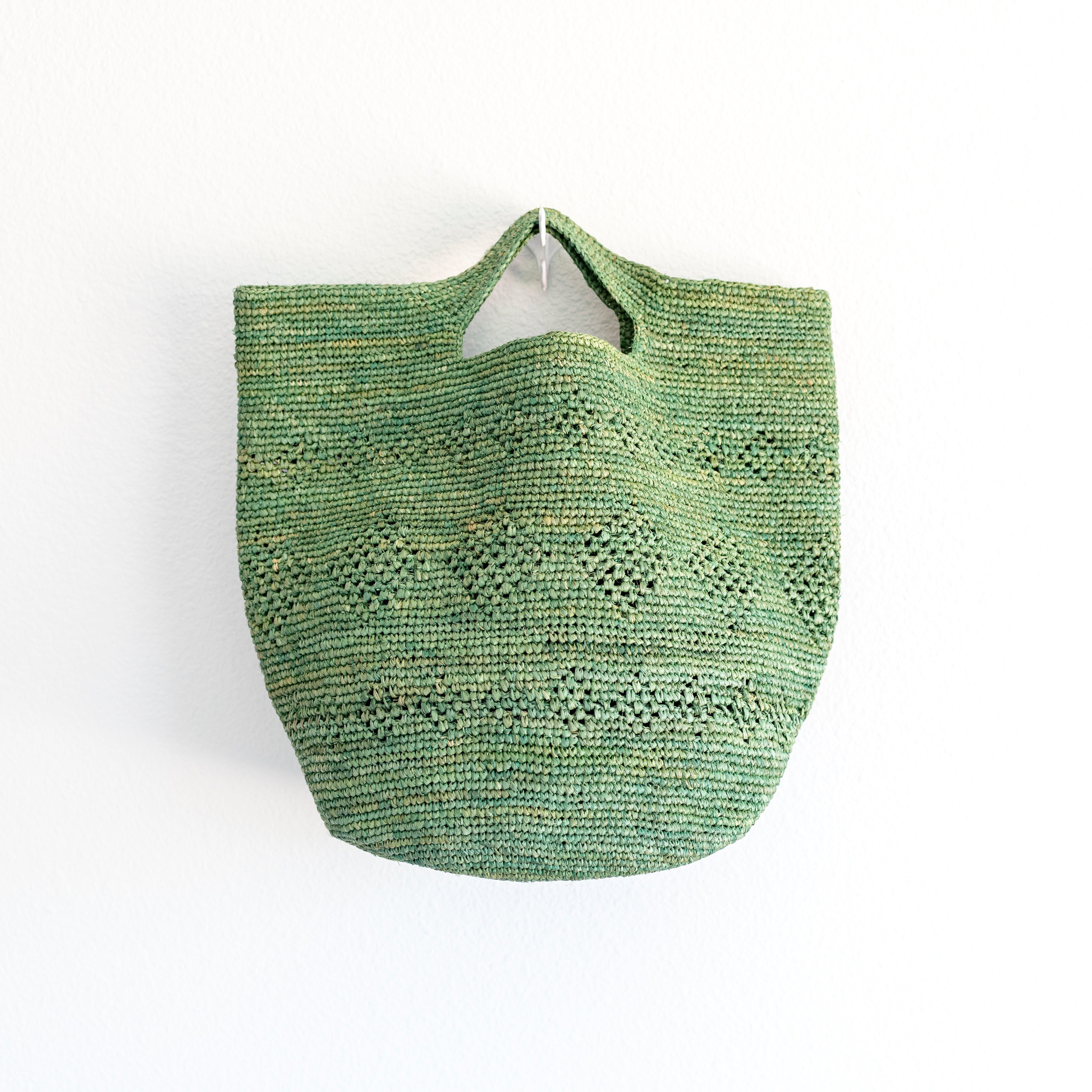 Hand Woven Fashion Raffia Beach Bag in Green