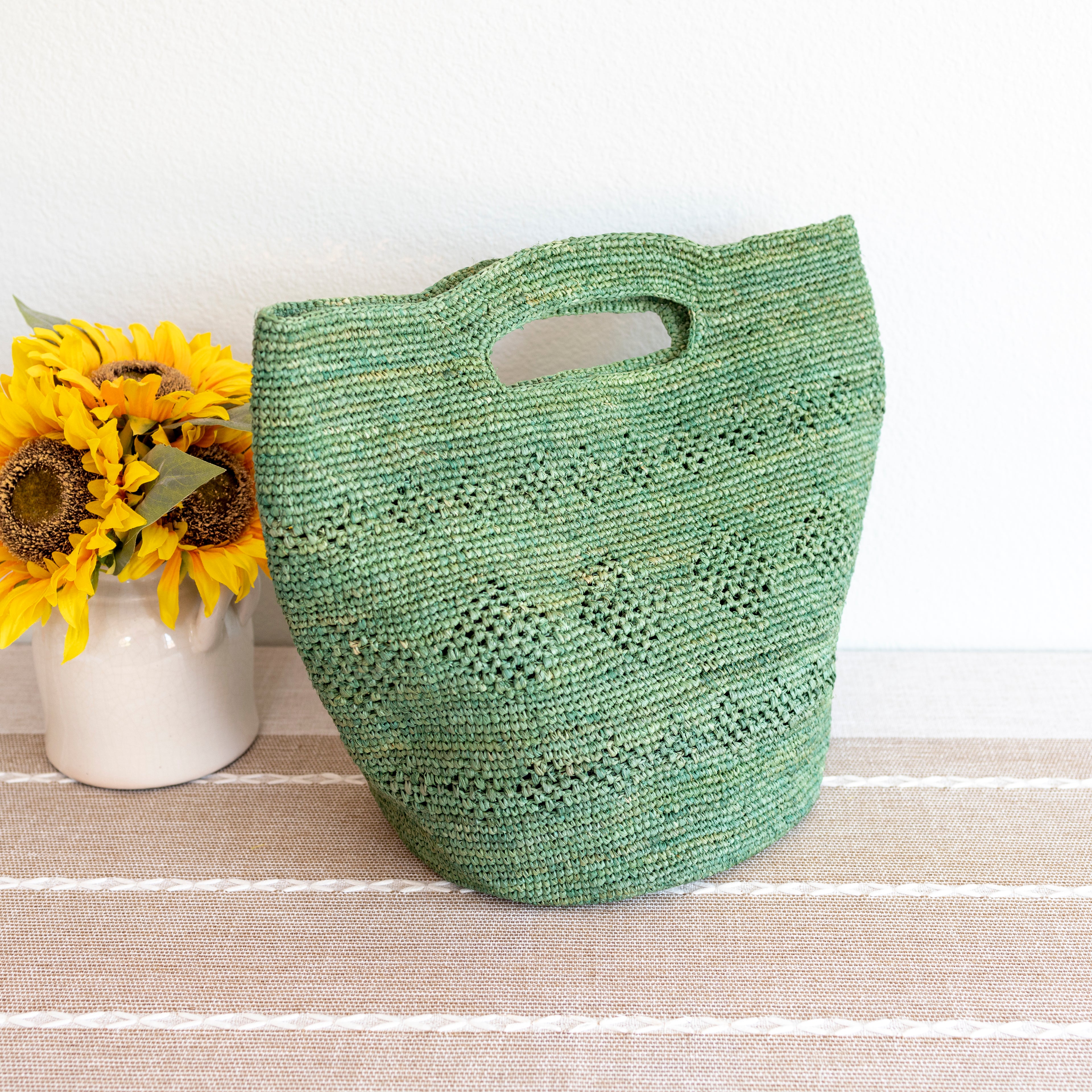 Hand Woven Fashion Raffia Beach Bag in Green