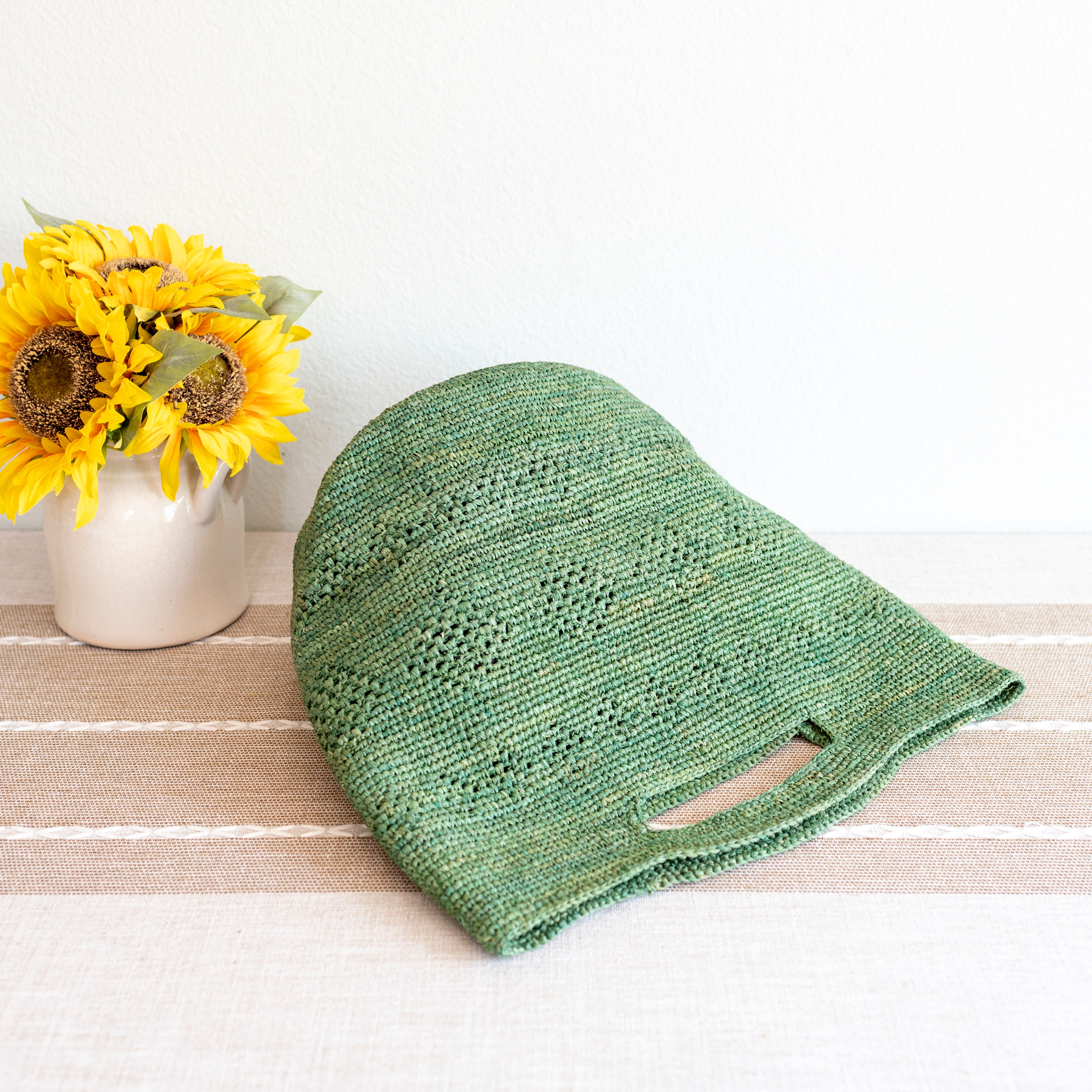 Hand Woven Fashion Raffia Beach Bag in Green