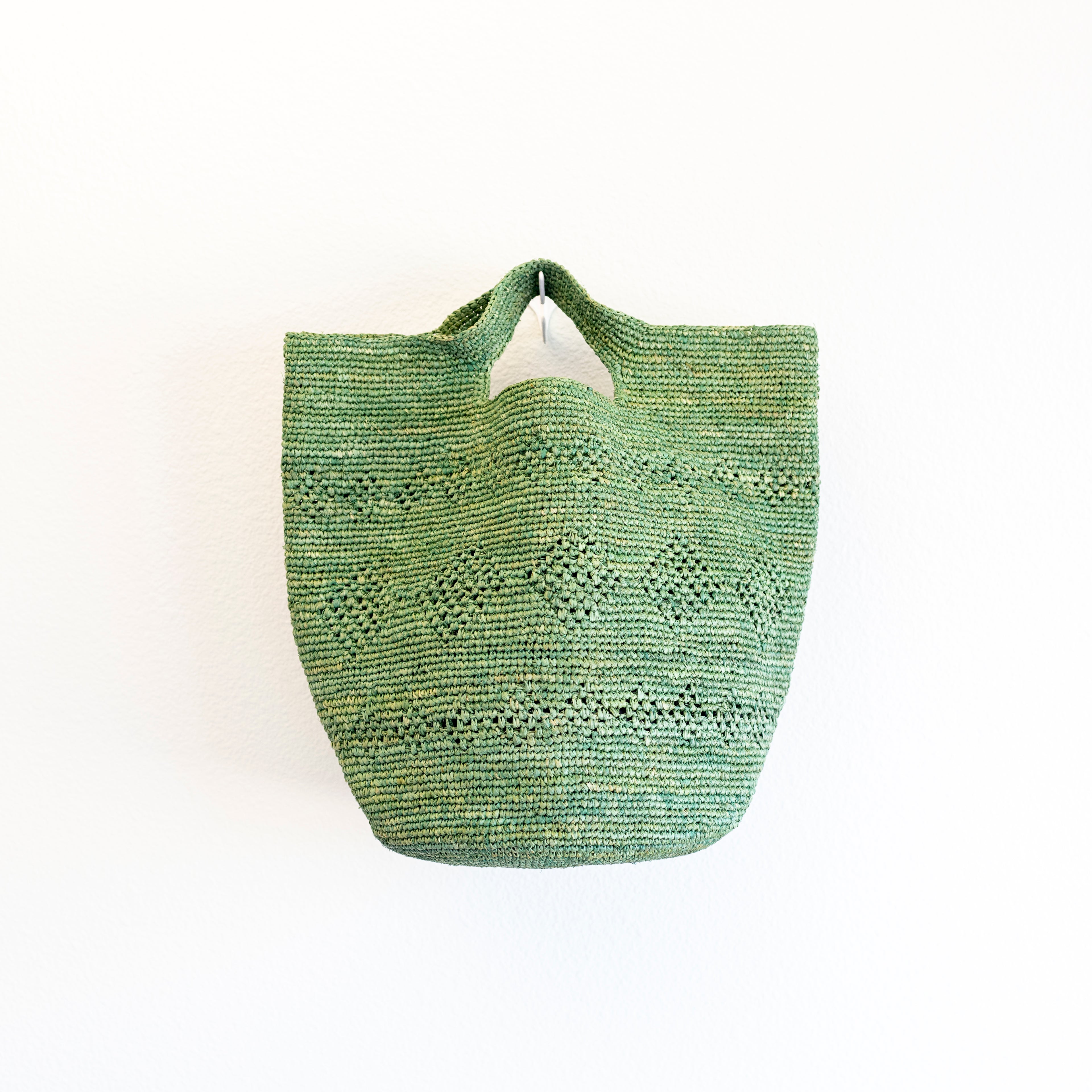 Hand Woven Fashion Raffia Beach Bag in Green