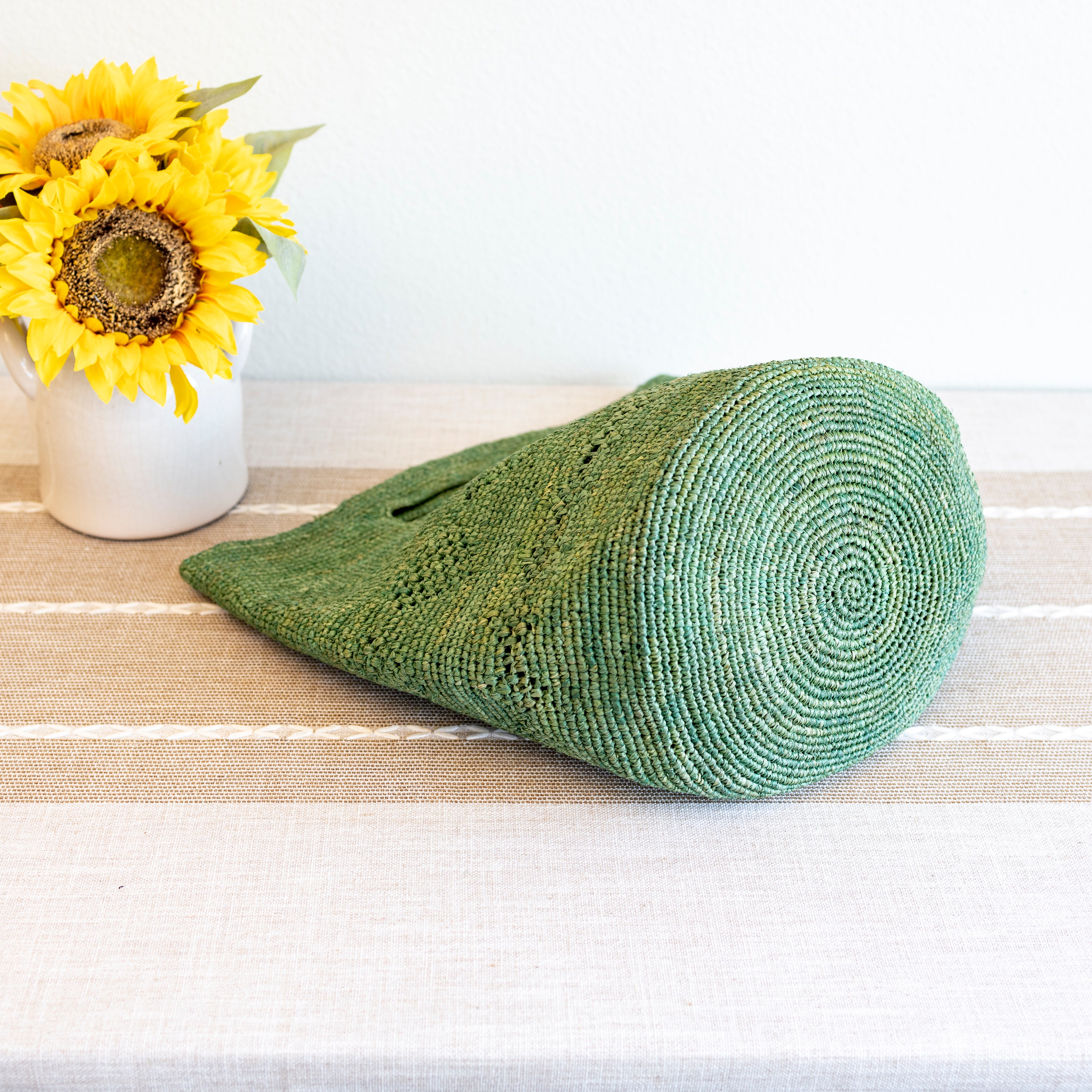 Hand Woven Fashion Raffia Beach Bag in Green