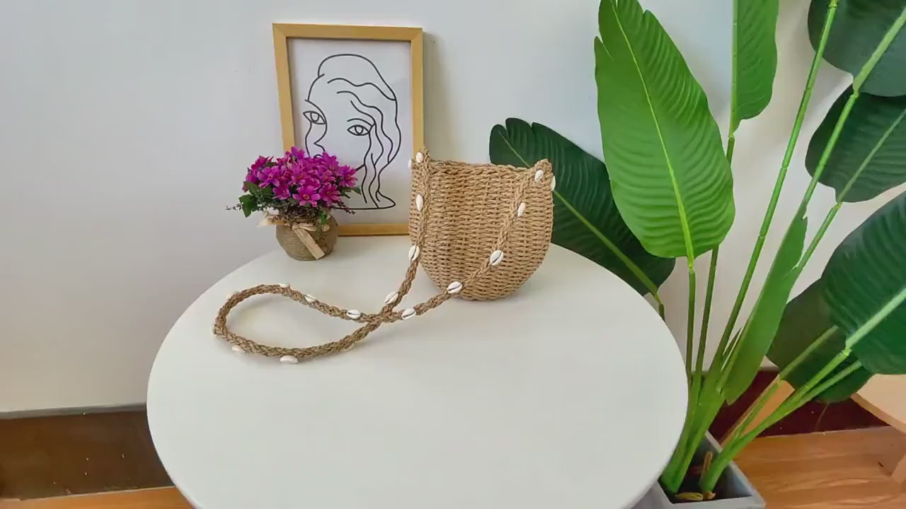 Straw Shoulder Bag with Sea Shells Strap