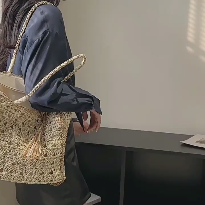 Straw Woven Shoulder Bag with Tassel