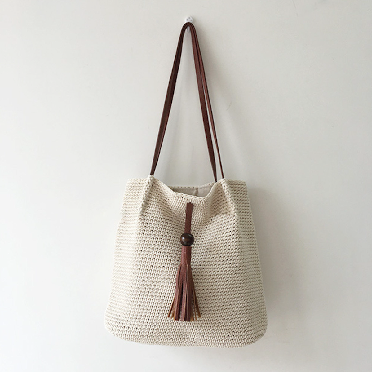 Retro Woven Shoulder Bag with Tassle